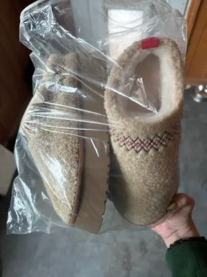Beige Platform Sherpa Slippers Tan Size 7.5 thumbnail 3