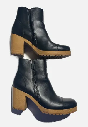 Sun +‎ Stone Platform Ankle Boots Womens 8.5 Black Faux Wood Block Heel Lug Sole thumbnail 1