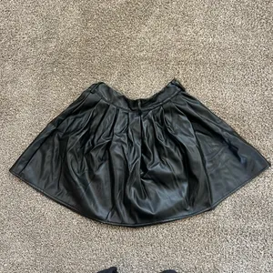 Frenchy High Waist PU Pleated Skirt Pu Leather Latex Mini Skirt High Rise A-line thumbnail 3