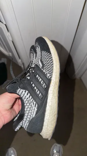 Adidas Ultraboost Shoes thumbnail 2