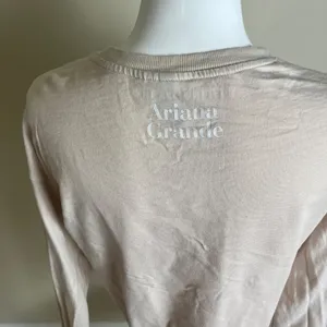 H&M Ariana Grande 7 Rings Long-sleeved Sweatshirt thumbnail 4