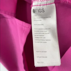 FIGS Catarina One Pocket Scrub Top in Pink Women’s Size Medium thumbnail 7