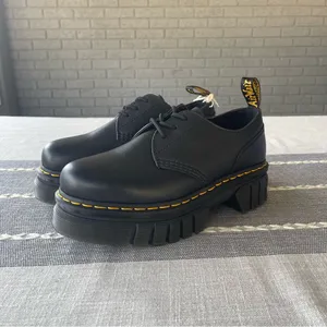 NWT Dr. Martens Audrick Platform Oxfords Black Leather Size 8 thumbnail 4