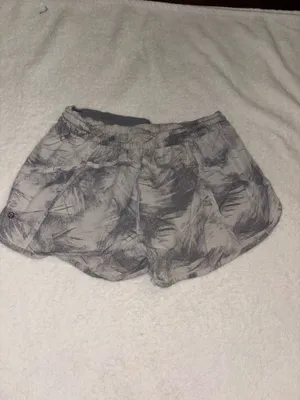 Lululemon Tracker Shorts 4" thumbnail 2