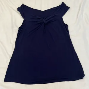 Tommy Bahama szS on or off shoulder twist front dark blue knit top EUC thumbnail 2