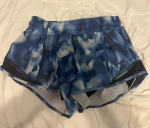 Lululemon Hotty Hot Short 2.5” thumbnail 1