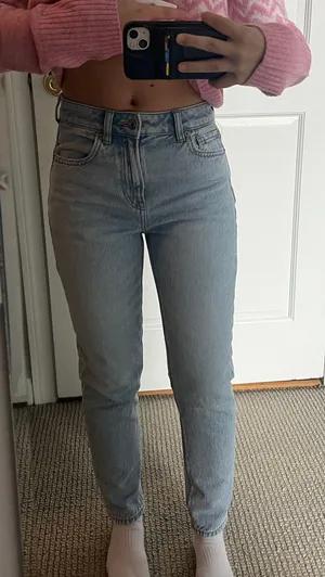 American Eagle Lightwash Jeans thumbnail 1
