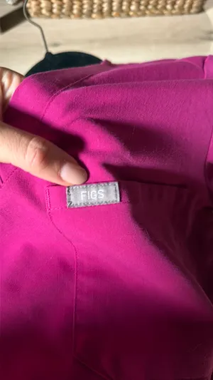 FIGS Fuchsia High-waisted Jogger Scrub Pants + Top Set thumbnail 2
