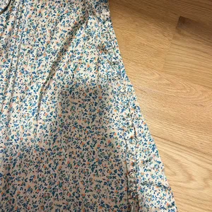 Zara Floral Cream and Green Women's Skirt thumbnail 3