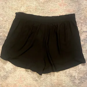 DR2 Elastic Tie Waist Pull-On Shorts in Black thumbnail 8
