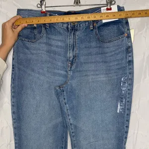 Aeropostale Boyfriend Flare/Wide Leg Raw Hem Jeans Medium Wash Women’s Size 14 thumbnail 4