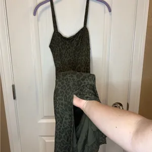 Express Green Animal Print Midi Dress thumbnail 4
