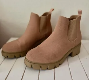 Women’s Chelsea Lug Boot in Taupe thumbnail 1