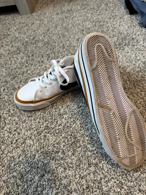 Nike Sneakers thumbnail 2