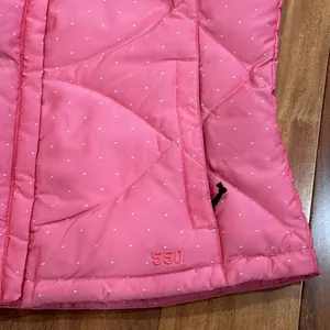 The North Face 550 Down Filled coral with white polkadots puffer Vest Size M thumbnail 3