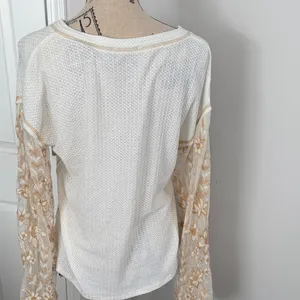 Miss Me Boho Waffle Knit Lace Bell Sleeve Tie Front Blouse Cream Size Large thumbnail 4
