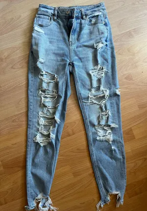 American Eagle Outfitters Mom Jean thumbnail 1