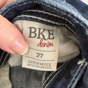 Women’s BKE STELLA Cropped Raw Hem Jeans‎ Sz 27 Fade Whisking Low Rise EUC thumbnail 10