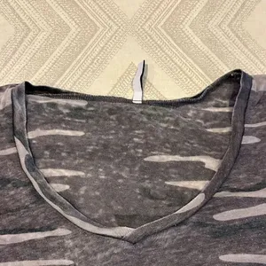 Z Supply Camo Pocket Tee in Gray Camouflage Burnout Triblend Size Small thumbnail 2