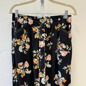 Who What Wear Floral Wide Leg Pants‎ Black Pink Orange Sz M Elastic Waist Belted thumbnail 3