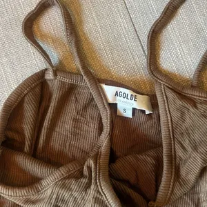Agolde Brown Ribbed V-Neck Spaghetti Bodysuit Size Small thumbnail 6