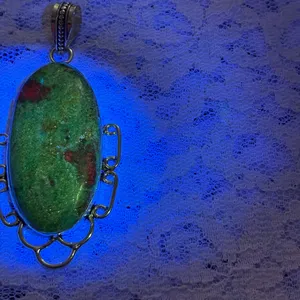 Oval Green Chrysocolla Gemstone Silver Plate Pendant thumbnail 4