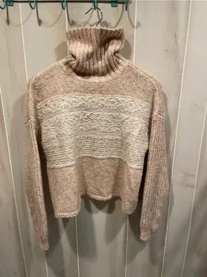 Cute soft fuzzy pebbled pink turtleneck crop sweater snow bunny American Eagle thumbnail 3