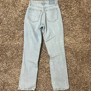 Abercrombie & Fitch The ‘90s Straight Ultra High Rise Jeans thumbnail 2