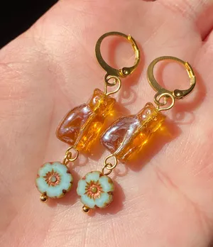 Handmade quality Czech glass cat & flower cute boho fairy style dangle earrings🌸 thumbnail 2