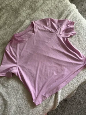 Lululemon Ultralight Waist-Length T-Shirt thumbnail 2