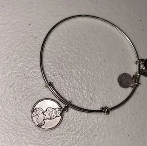 Alex & Ani Walt Disney World Princesses Cinderella Face Silver Bangle Bracelet thumbnail 1