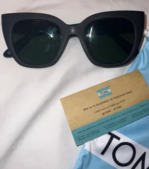 Sunglasses thumbnail 2