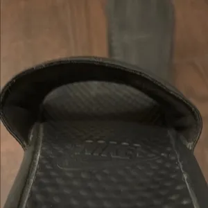 Nike Black and Pink Slide Sandals thumbnail 4