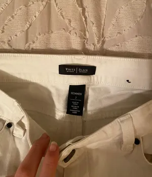 white house jeans Size 2 thumbnail 3