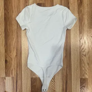 Abercrombie & Fitch White Tshirt Bodysuit Size XS thumbnail 2