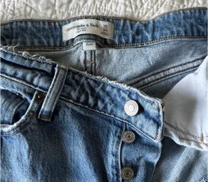 Abercrombie and Fitch Dad high-rise jeans curve love thumbnail 2