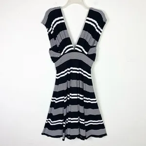 WHBM Genius Convertible Black & White Striped Sleeveless Midi Dress Size 4 thumbnail 4