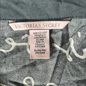 Victoria’s Secret Grey/Pink Logo Printed Two Piece Pajama Set Size XL thumbnail 5