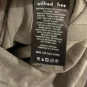 Aritzia/Wilfred Free Only Turtleneck - Green in Size XS thumbnail 5