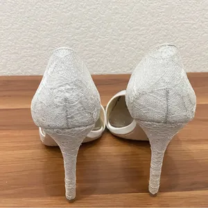 Badgley Mischka “Lola” d’Orsay Pumps White/Silver Lace Wedding Heels Size 8 thumbnail 4