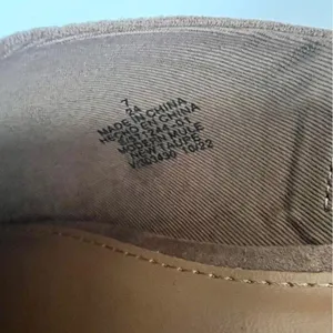 Old Navy Trendy Fall Style Low Heel Women's Faux Suede Taupe Mule Slide Sz 7 thumbnail 8