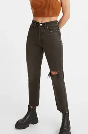 Levi’s raw hem distressed Wedgie jeans thumbnail 1