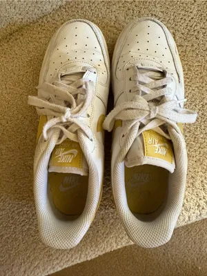 Nike White Low-Top Sneakers with Yellow Swoosh thumbnail 8
