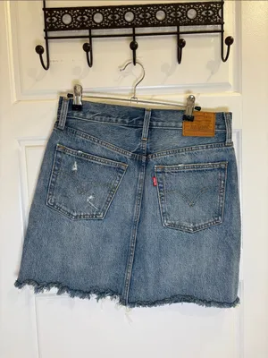 Levi’s Premium Distressed Raw Hem Denim Mini Skirt Size 28 thumbnail 4