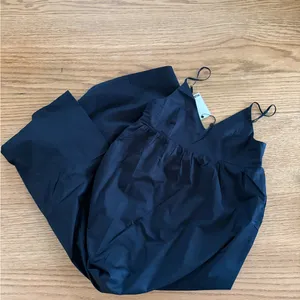 Rumored navy dress Size XS thumbnail 4
