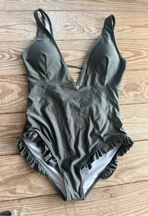 Cupshe One-Piece Swimsuit size m thumbnail 1