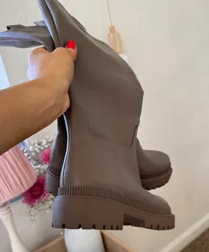 H&M Platform Boots thumbnail 3