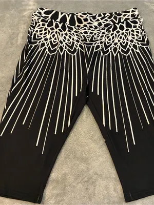 Women’s Capri Black/White Leggings Size XXL thumbnail 13