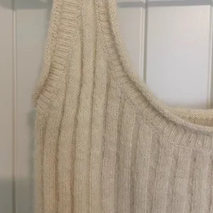 NWOT | Lulus women’s knitted sweater‎ tank — large thumbnail 2