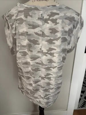 Banana Republic XL Gray & White Camo Short Sleeve Tee thumbnail 3